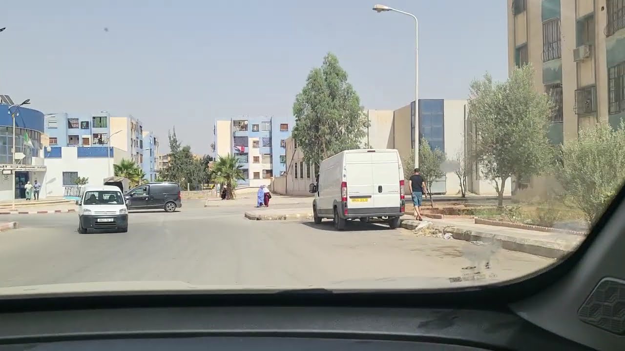 هذا هو حي الروشي بسيدي بلعباس.