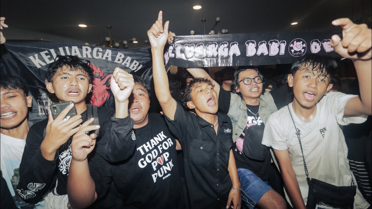 KELUARGA BABI LIVE AT PYONGPYONG ANNIVERSARY 26TH 