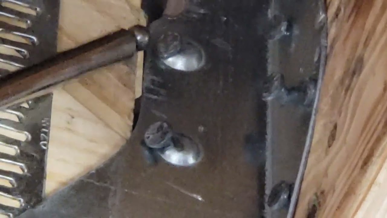 ROOF FRAMING, MISTAKE OR PLAIN INCOMPETENCE?
