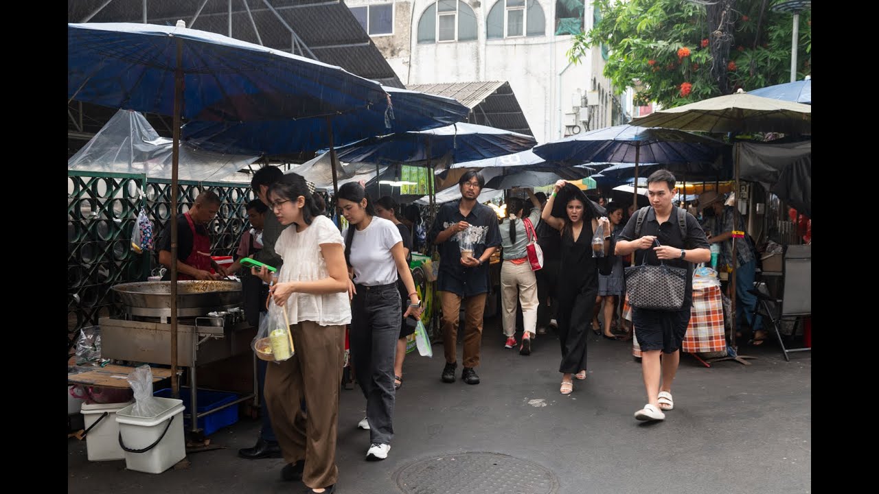 [4K] Walking through Lalai Sap market at noon exploring Bangkok office lunch crowd