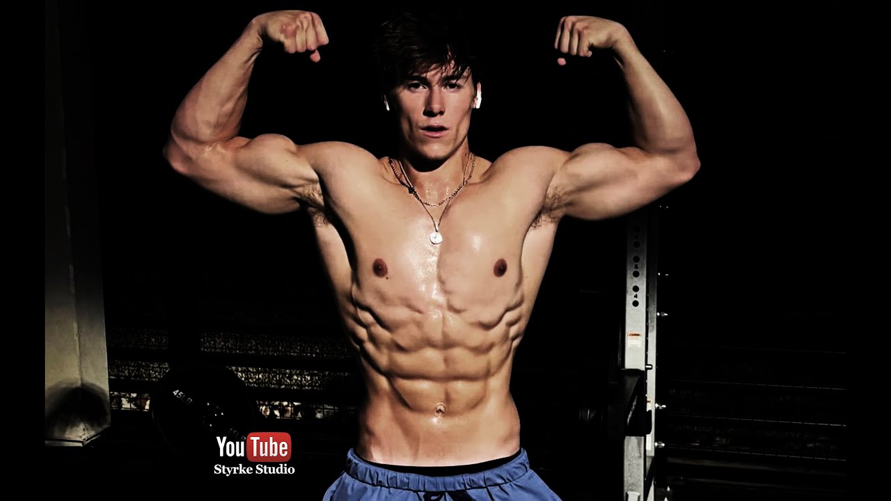 Юная модель бодибилдинга и фитнеса Shredded Gains, обновление тела Pump Body, Студия Cory Garvey ...