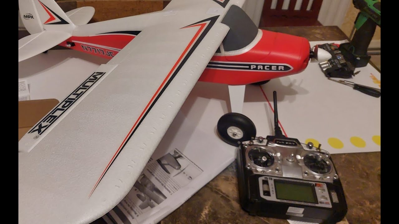 Multiplex Pacer maiden flight & landing gear failure