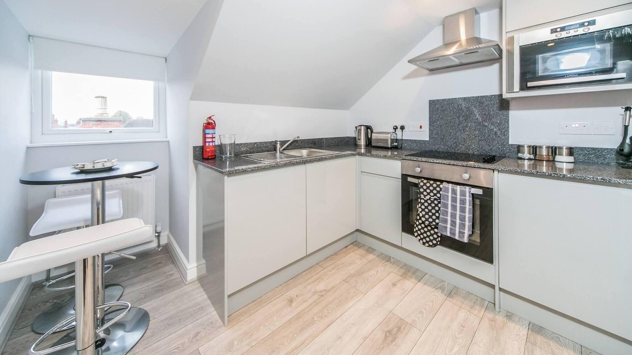 14 Helena House Lux Apartment, Reading, United Kingdom | Travel With Kiara