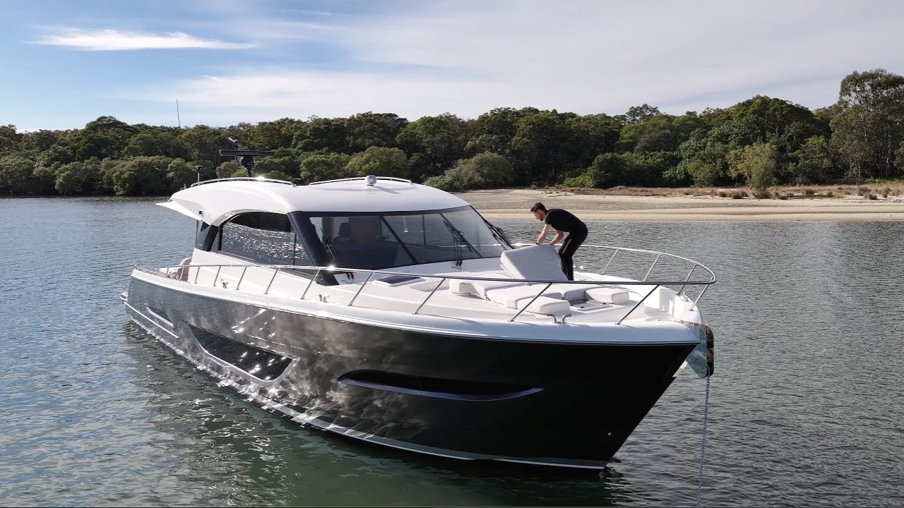 Maritimo S60 Sedan Motor Yacht Walkthrough Tour