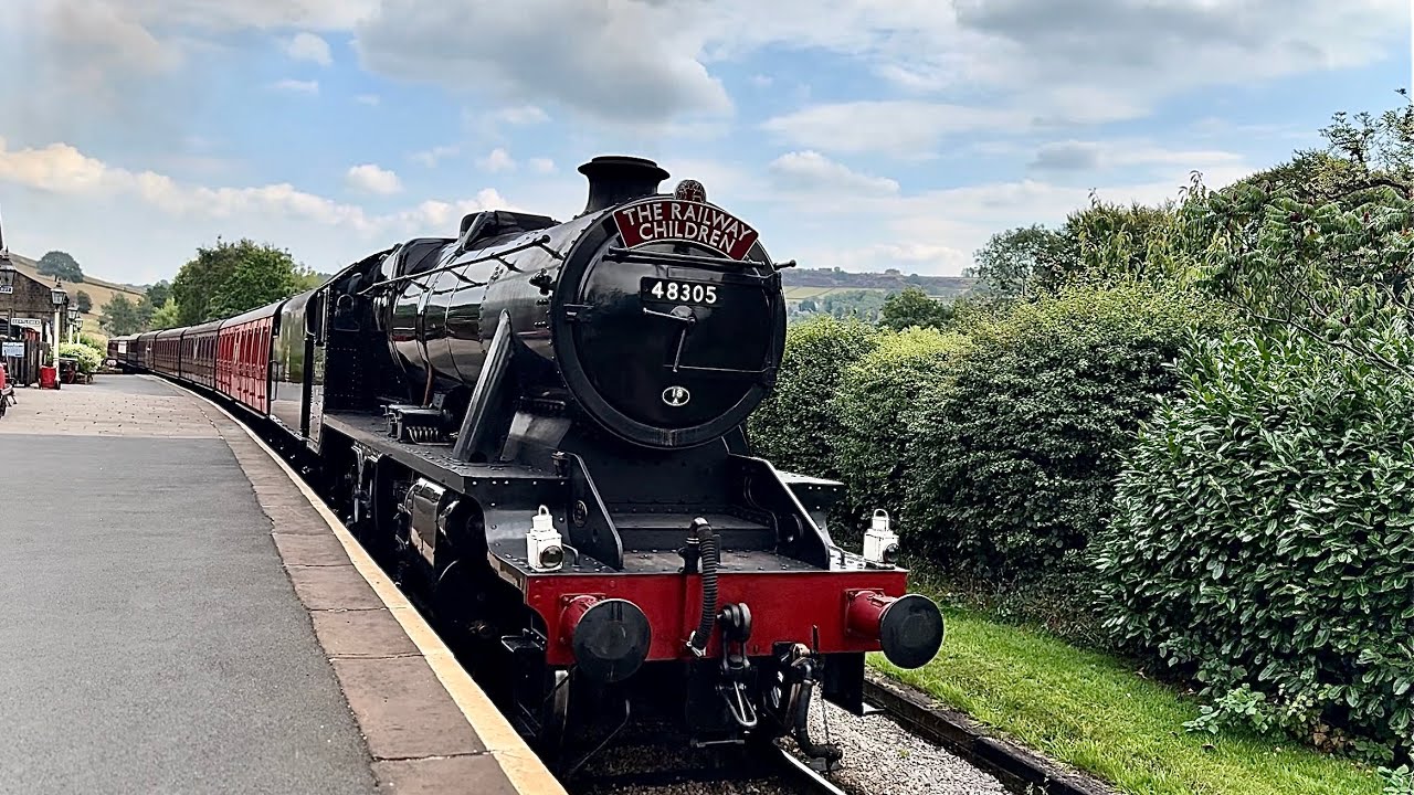 Visiting LMS Stanier 8F 48305 Heavy Freight Locomotive on the Keighley & Worth Valley Railway