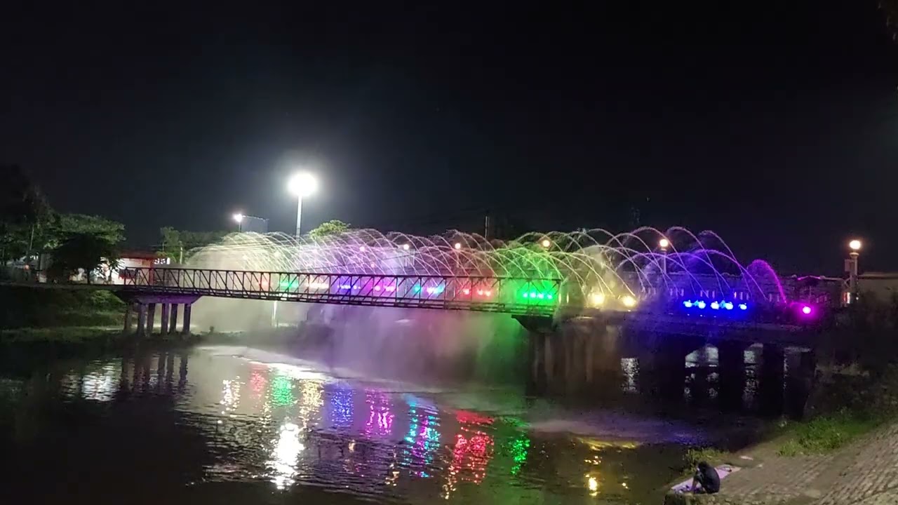 Dancing Bridge Fountain... banjir kanal semarang... ada yang aneh di menit ke 3:45
