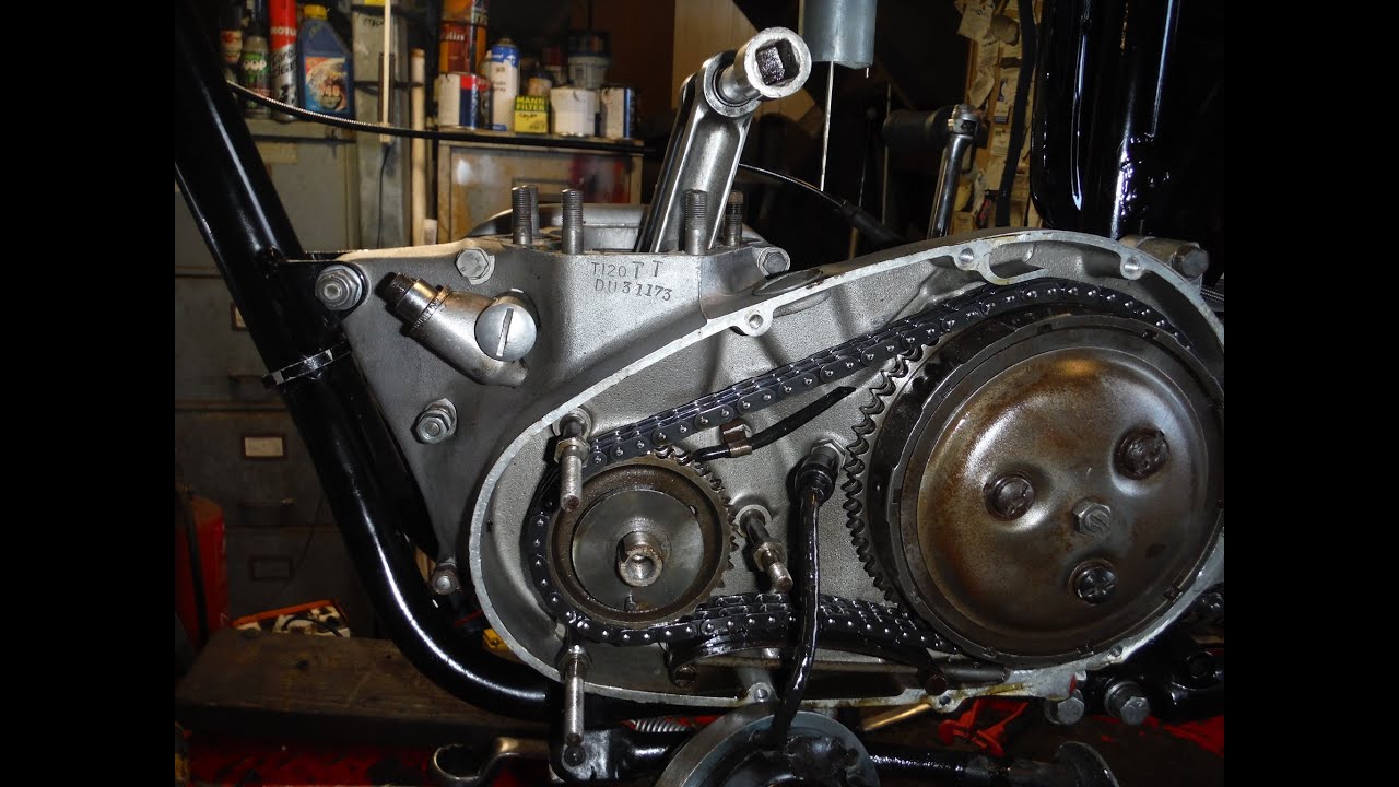 Triumph T120TT - Opening the primary side to remove clutch etc reveals an energy transfer ignition.
