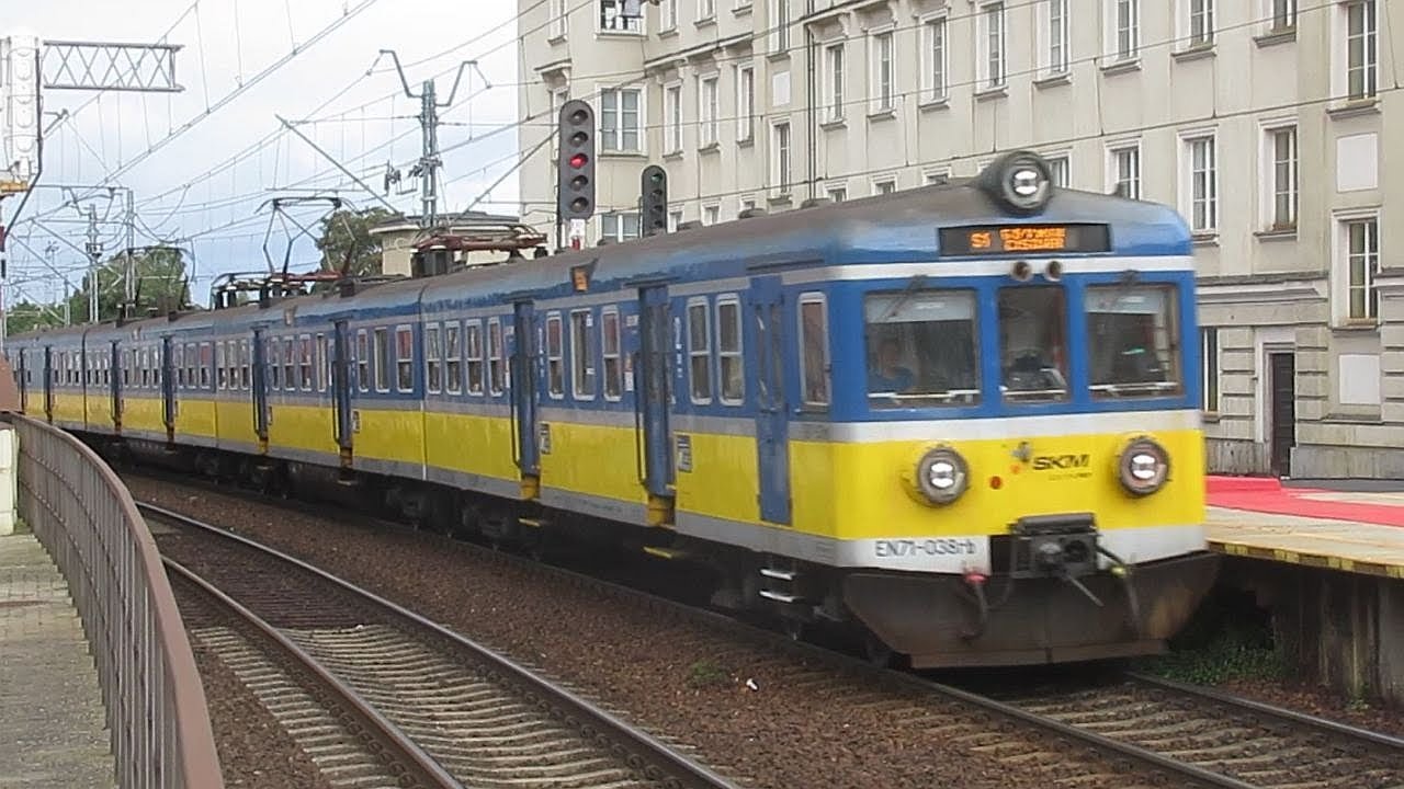 Poland: A vintage SKM Class EN71 EMU arrives at Gdynia Glowna station on a southbound S1 service