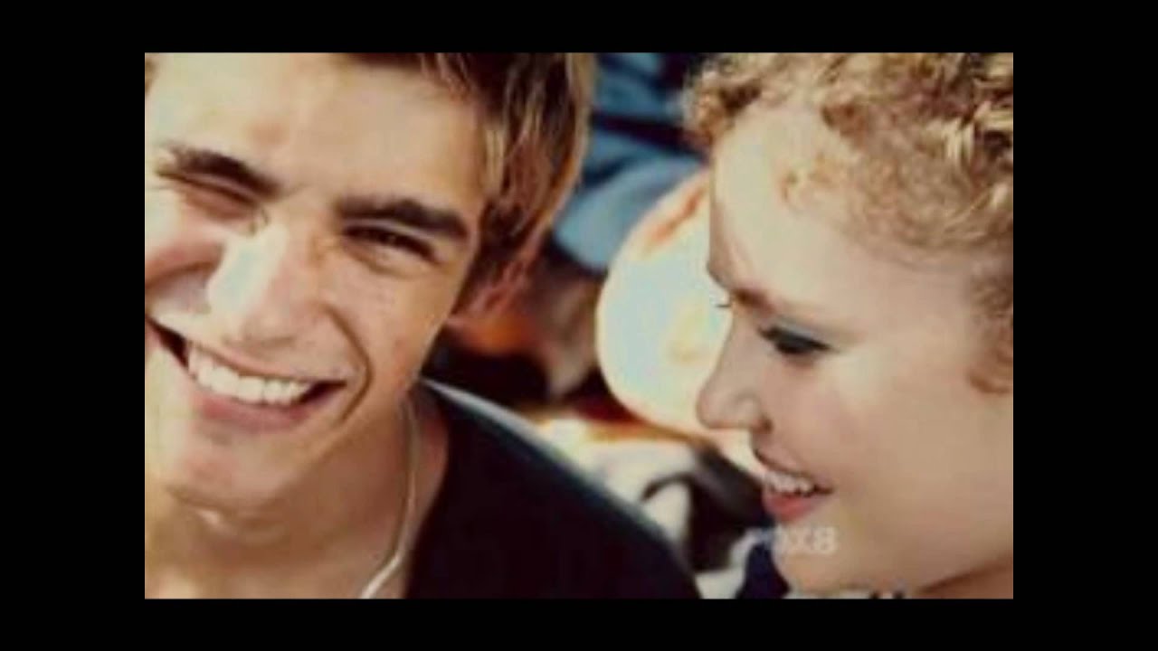 Brenton Thwaites aka Stu Henderson (Home and Away)