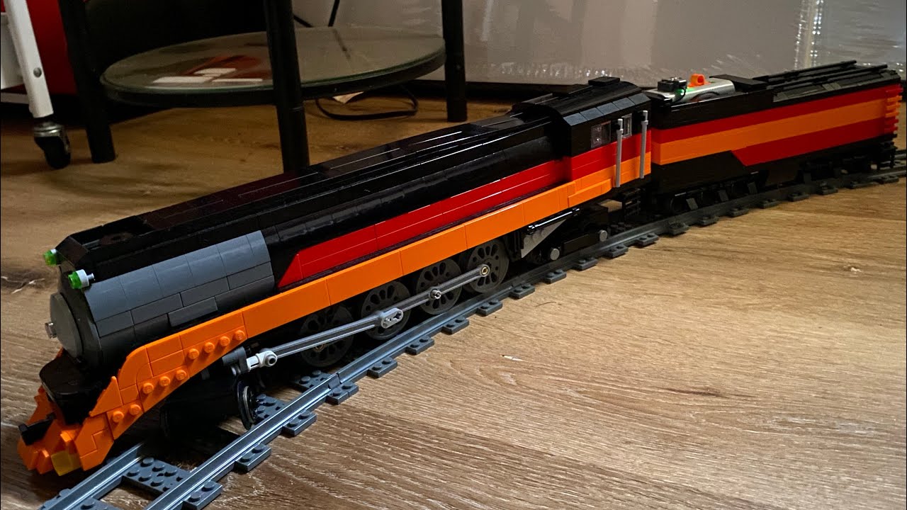 Lego Southern Pacific 4449 Daylight in action!
