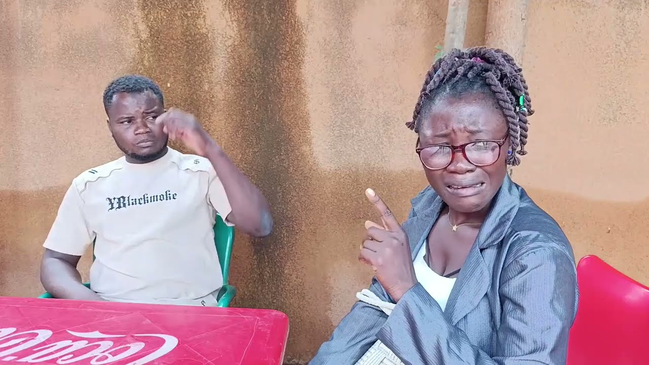IL DRAGUE SA PATRONNE SANS SAVOIR 