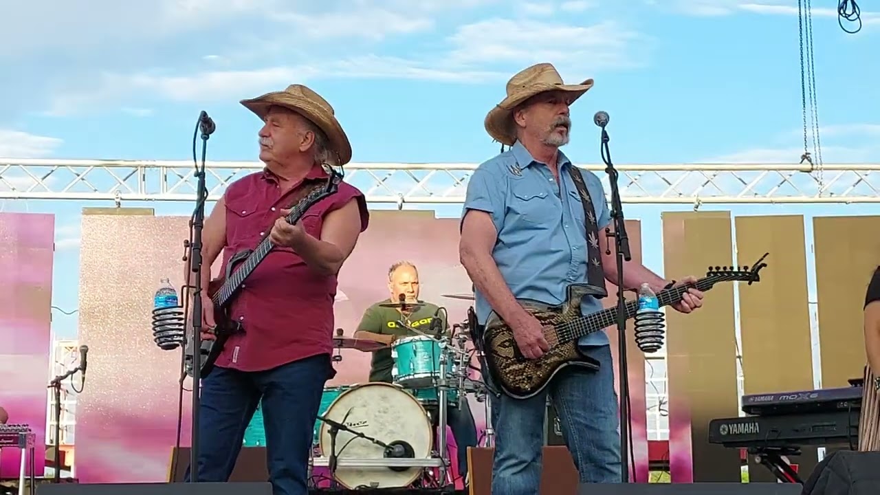 The Bellamy Brothers first song at County Fair in Ontario Oregon August 2nd 2022