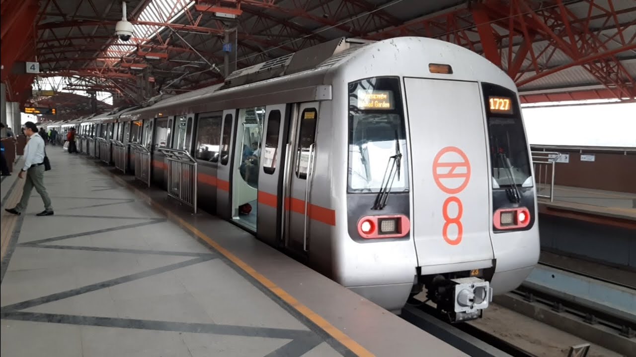 Full Journey from Netaji Subhash Place to Kashmere Gate in Red Line Metro