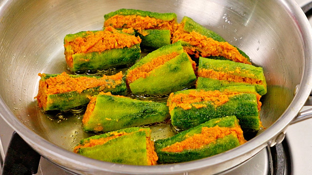 भरवां करेला ऐसे बनाएंगे तो सब खाएंगे | Stuffed Karela Recipe | Bharwa Karela Recipe | Kabitaskitchen