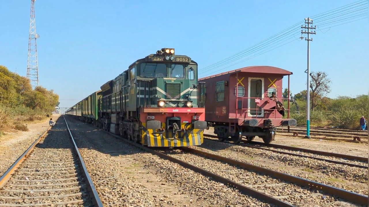 Legendary Shalimar express keeping his legacy by overtaking a freight train at good speed #viral 