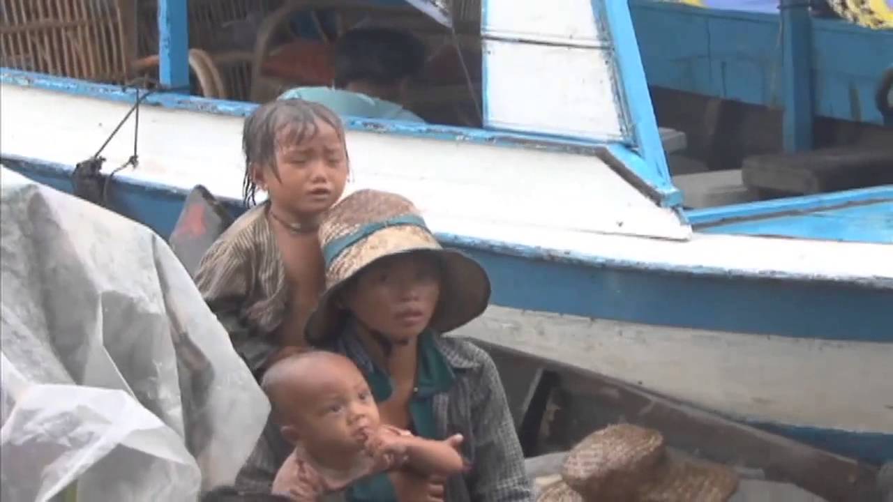 Trẻ Em Việt Nam Trên Biển Hồ | Vân Sơn 37