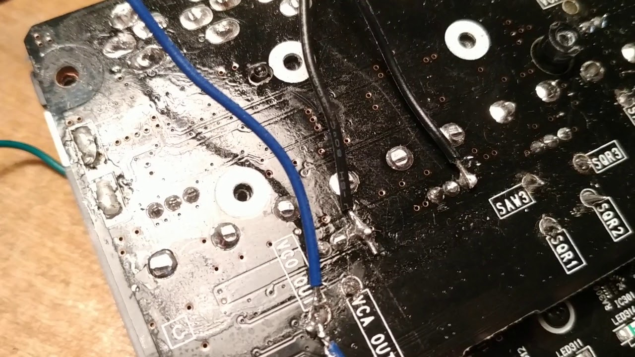Korg Volca Bass ( FM MOD ) ( VCO MUTE ) ( AUDIO IN ) Tutorial!