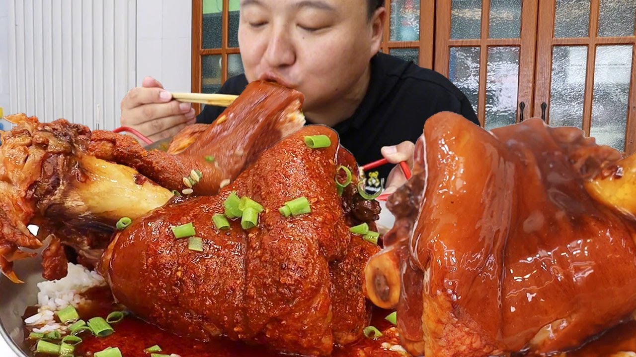 3个10斤大肘子，阿强做“肘子拌饭”，Q弹软烂，一整个抱着啃太过瘾啦！|Mukbang【cram阿强】
