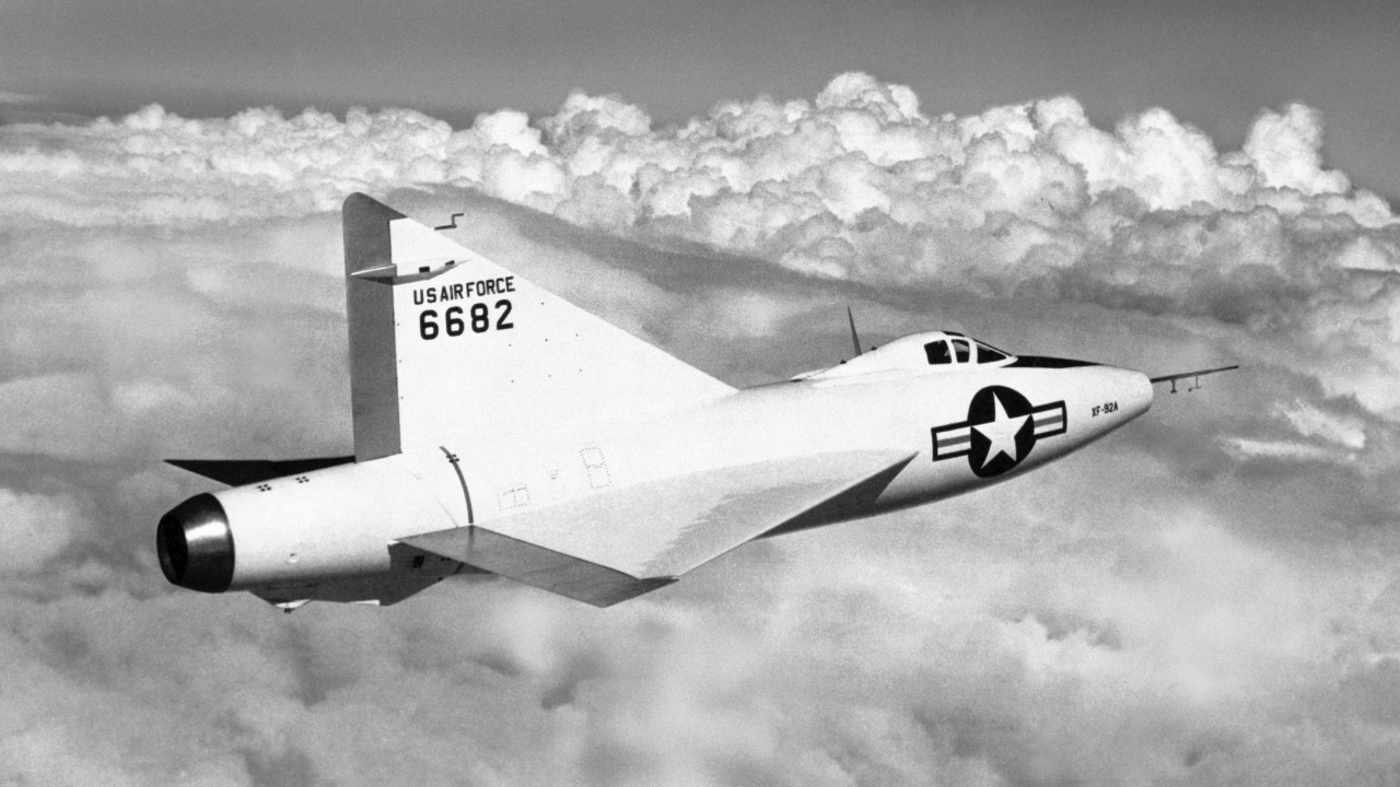 Первый полет экспериментального реактивного самолета Convair XF-92A (1948) | Редкие кадры ВВС США...