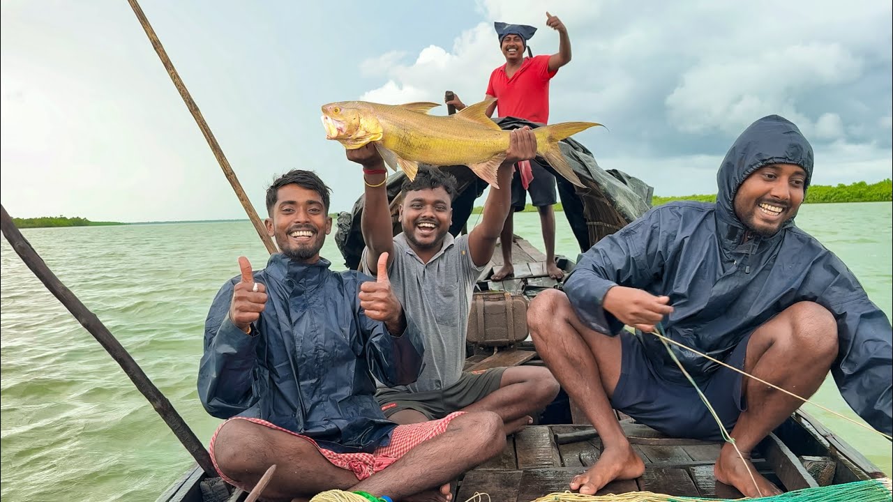 প্রচন্ড তুফানের মধ্যে বড়শি ফেলে বিশাল আকারের ছেলেমাছ ও ভোলা মাছ পেলাম river fiahing!!!