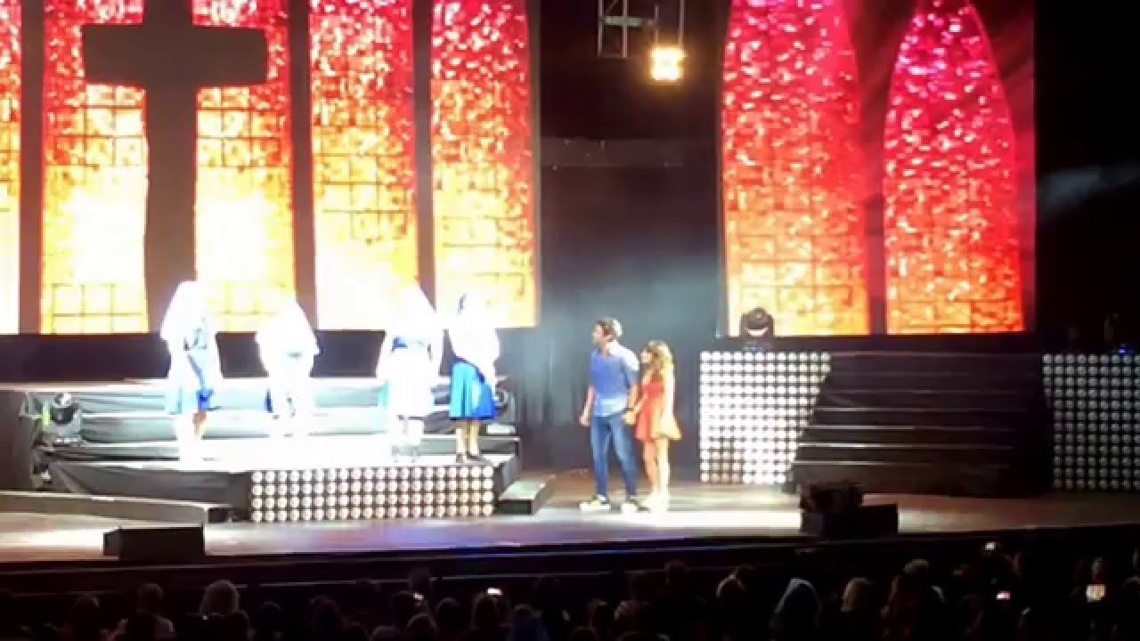 Lali Espósito y Mariano Martínez Inicio Esperanza Mía El Musical Luna Park 05 Dic 2015