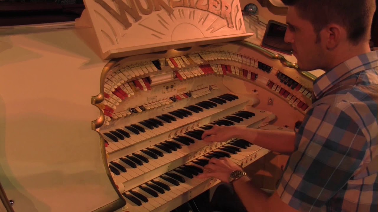Orchids in the Moonlight - David Rhodes at the Mighty Wurlitzer Theatre Organ.