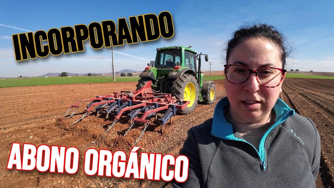 INCORPORANDO EL ABONO CON EL CULTIVADOR