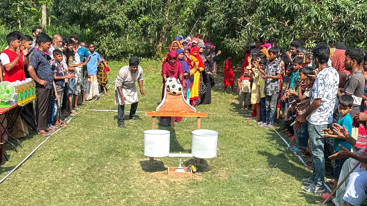 ঘুড়ন্ত ড্রামে ফুটবল গড়ানোর কঠিন চ্যালেঞ্জ। আজব খেলায় কিভাবে একসাথে দুইটি পুরস্কার জিতে নিলো দেখুন ?