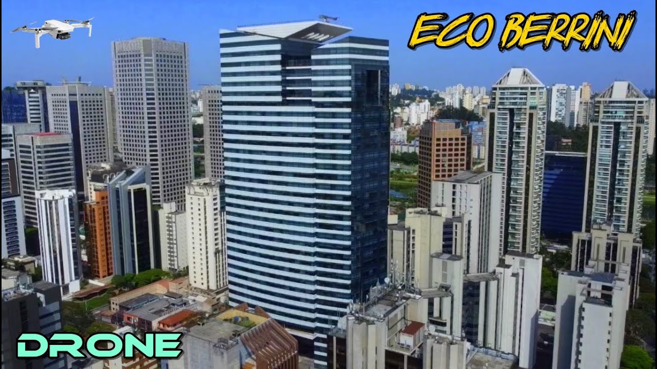 Drone mostra o Edifício Eco Berrini e redondezas - Região da Berrini - São Paulo