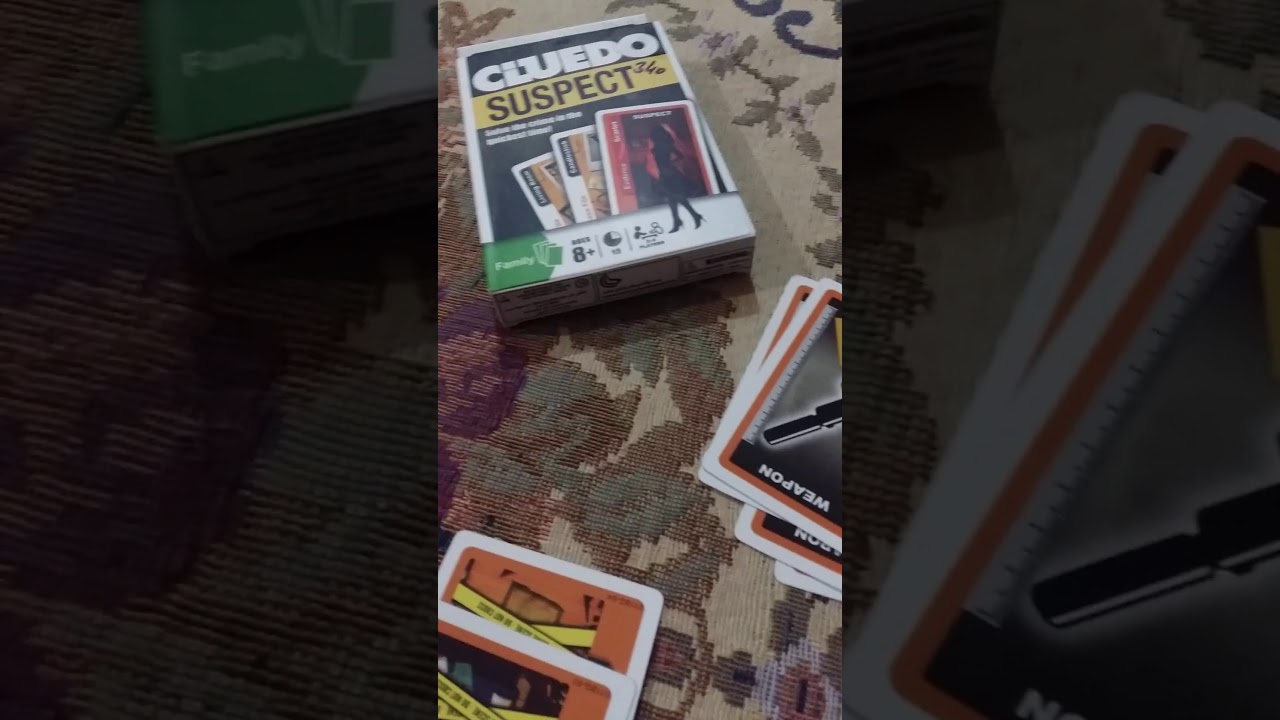 How to play cluedo cards