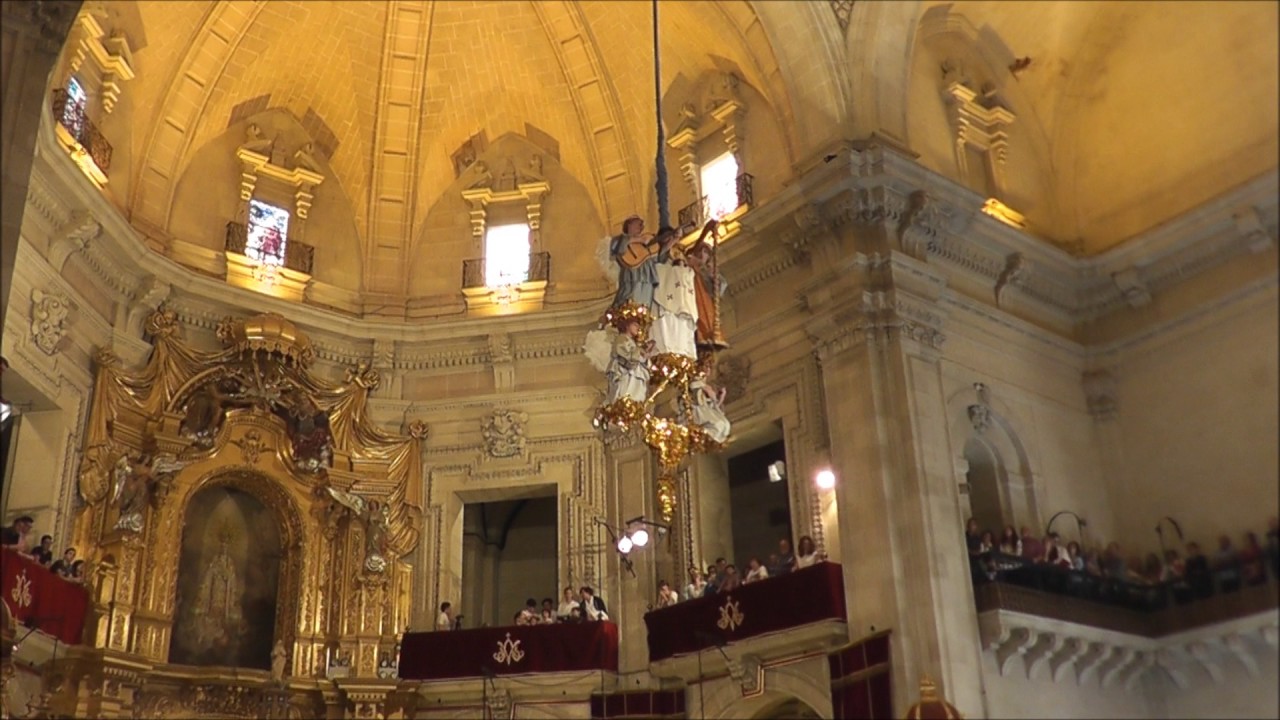 Misterio de Elche-Misteri d´Elx. Bajada y subida del Araceli o Recélica.