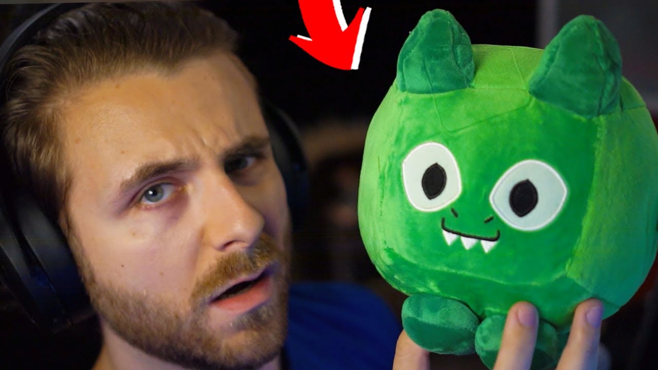 Am Cumparat NOUL MERCH pe PET SIMULATOR X!