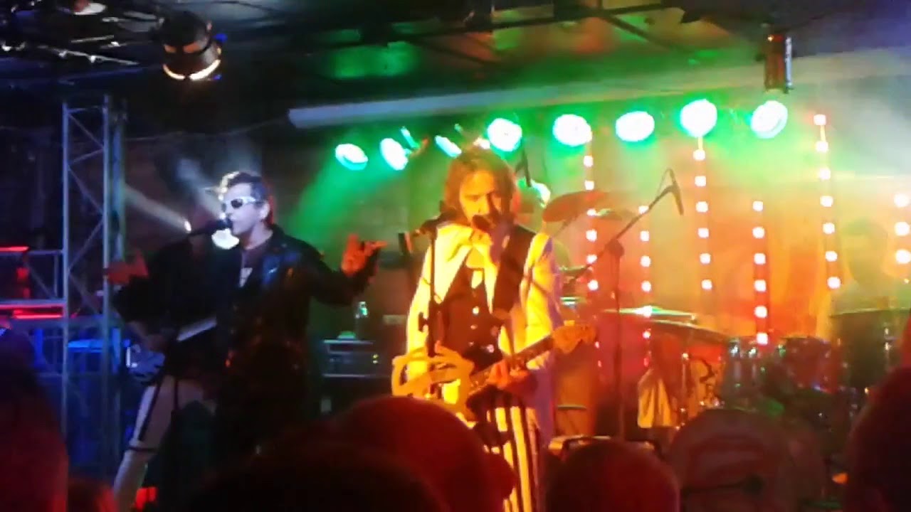 KRZYSZTOF JARYCZEWSKI - Buty czerwone (AZYL P.)