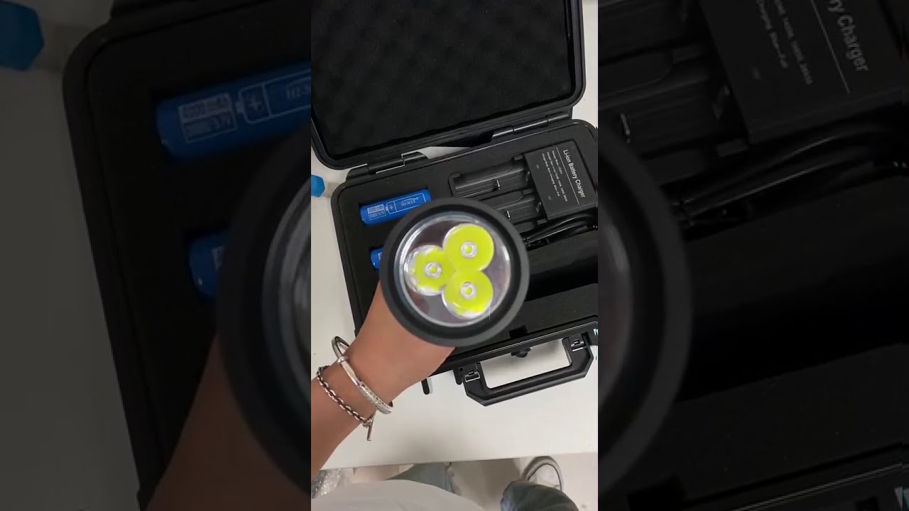 H14 diving primary light 3000Lumen  Hi-mid-low Mode . using 26650 battery