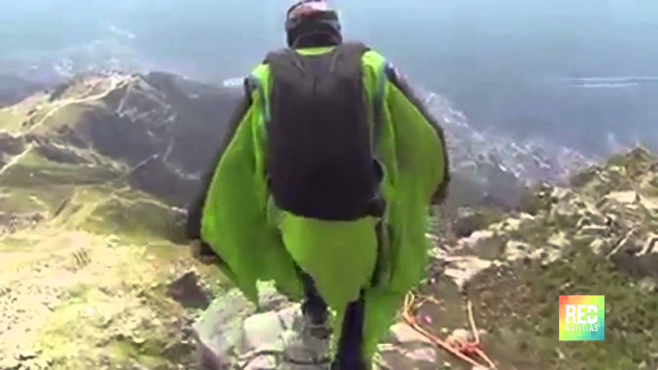 Incre&iacute;ble salto m&uacute;ltiple de hombres pajaro