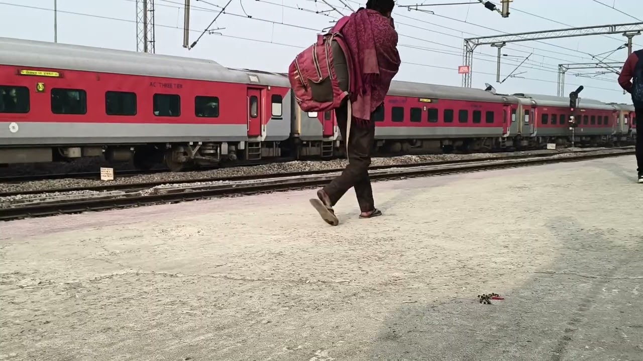 Tatanagar wag7 ke#13173 Sabroom Kanchanjunga express #departed# Barsoi junction 
