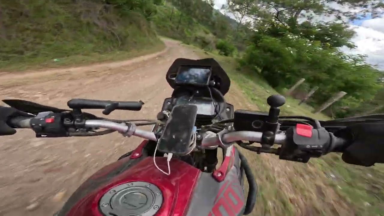 Tratando de llevar a tope la Kove 500X Adventure en La Vuelta Boxer 2025