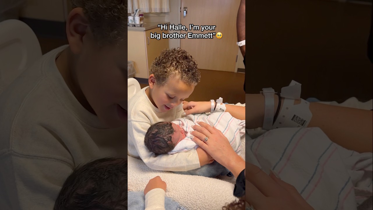 The sweetest moments in life 🥹🙏🏼 #siblings #newbaby #newborn #family