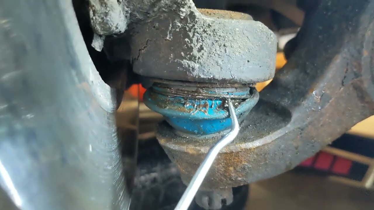 2006 Honda Accord ball joint noise part 4.  Solution! No more creaking now!!!