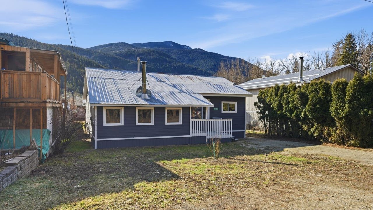 5783 Tuktakamin Rd, Falkland, BC