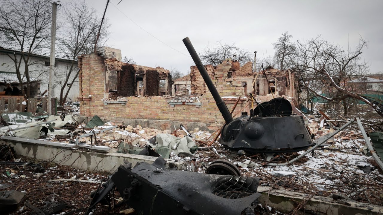 Russia attacks Ukrainian military base on Polish border