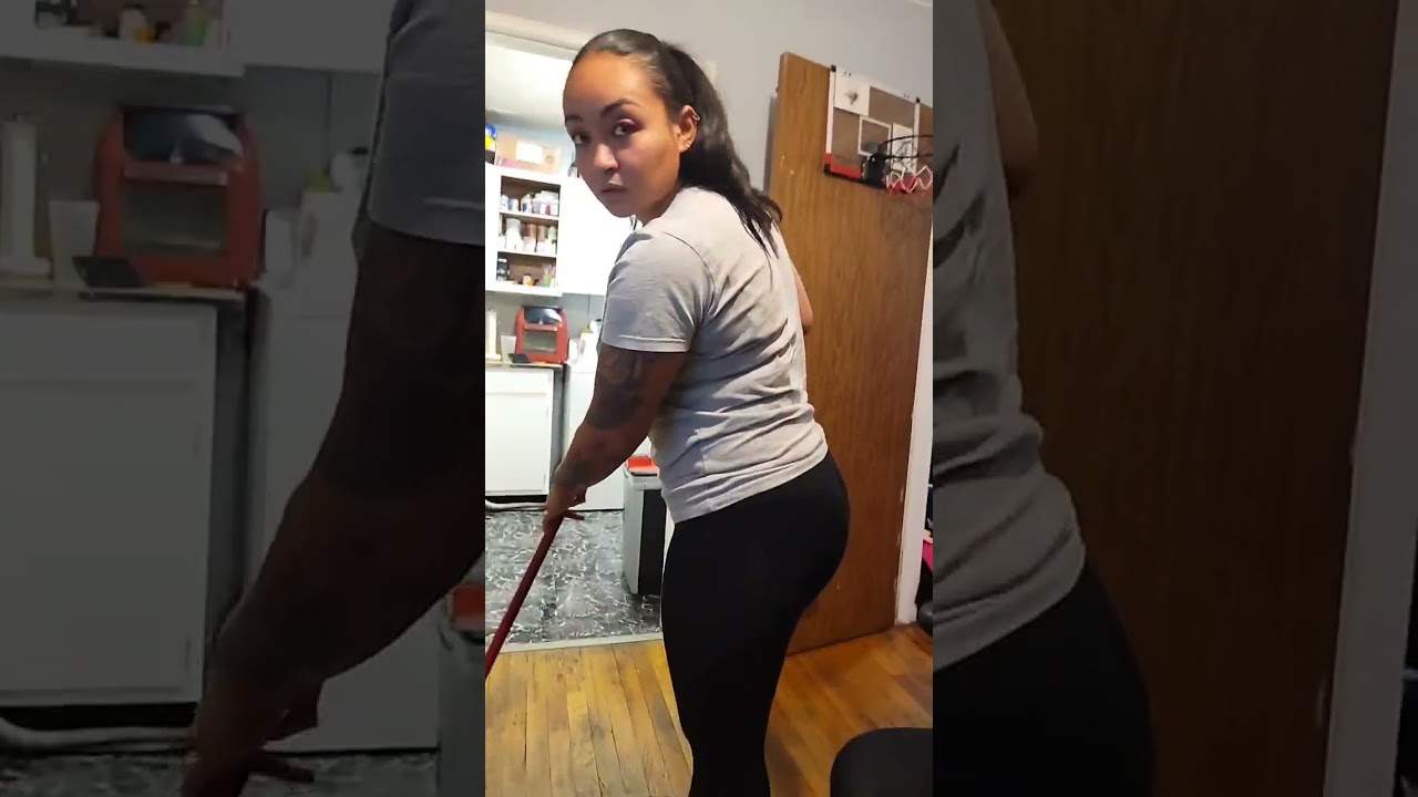 Еще одна девушка звонит мне по FaceTime #шорты
