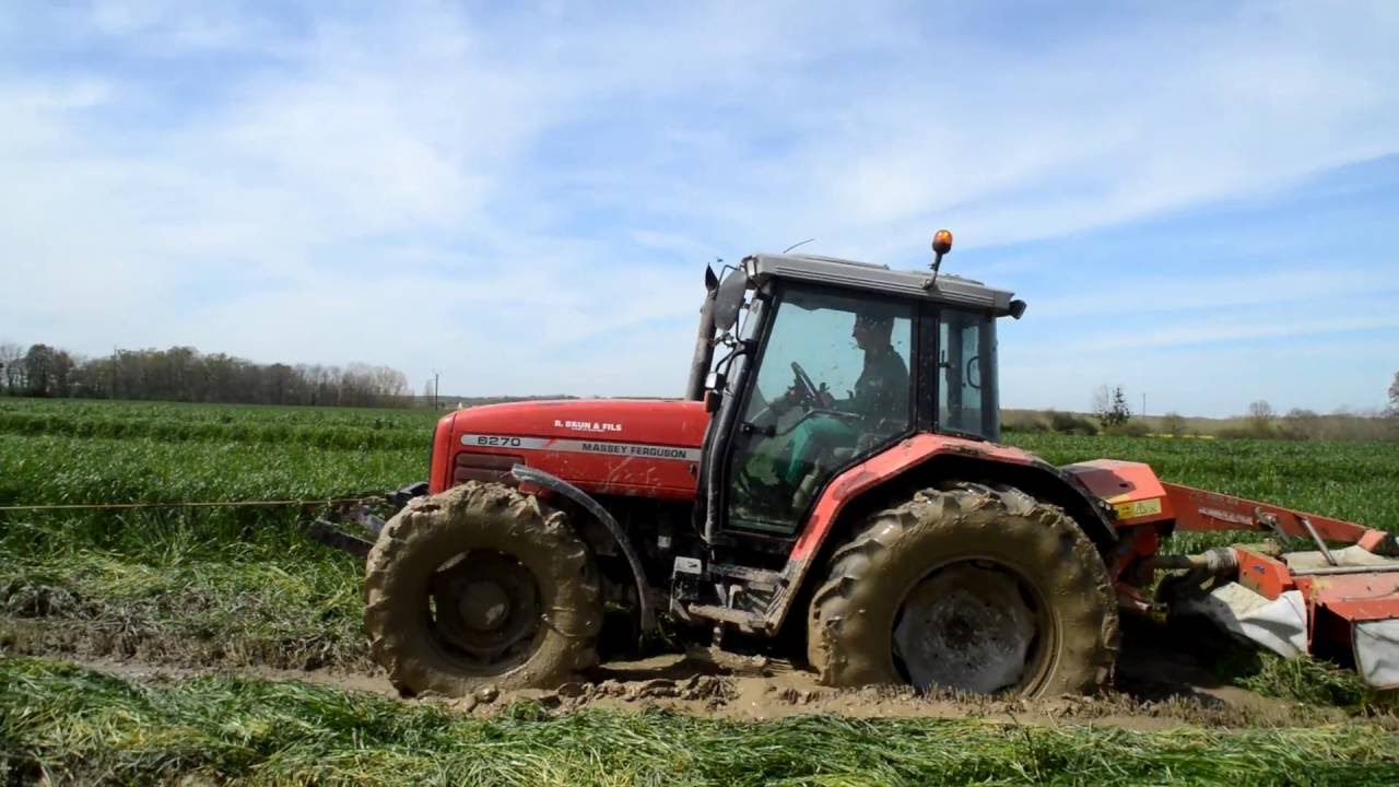 Silage in the MUD/ Claas Jaguar and more stuck in mud