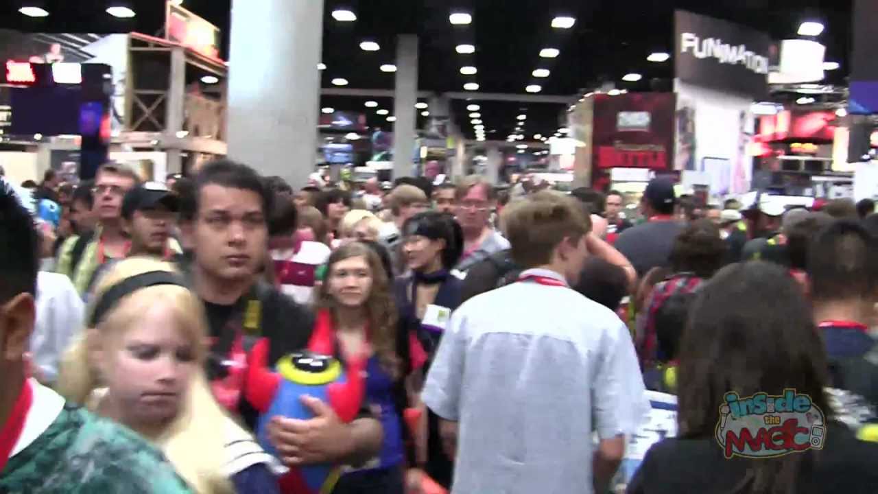 Tour of 2011 San Diego Comic-Con floor with booths, costumes, exhibits, and more