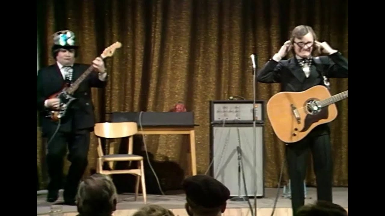 EDDIE LARGE TAKES ON NODDY HOLDER OF SLADE