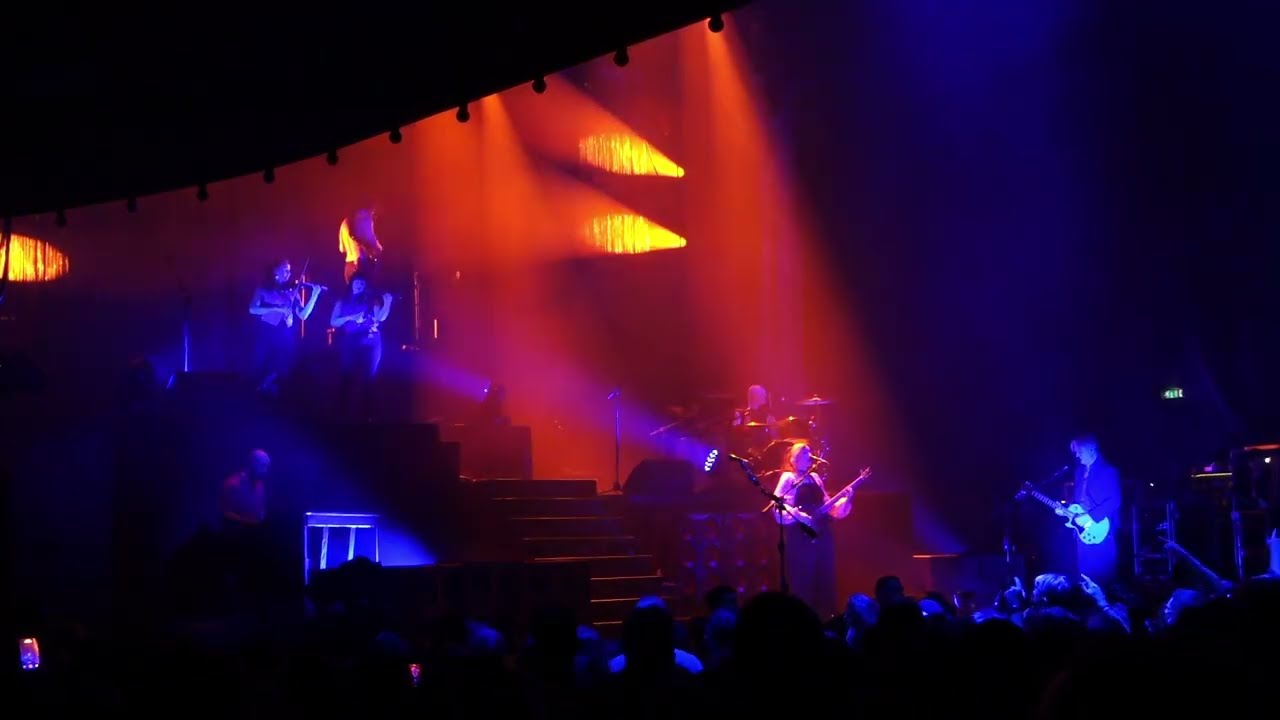 Biffy Clyro - Shot One (Live @ Olympia)
