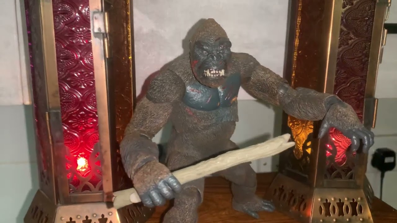 King Kong posing review……￼
