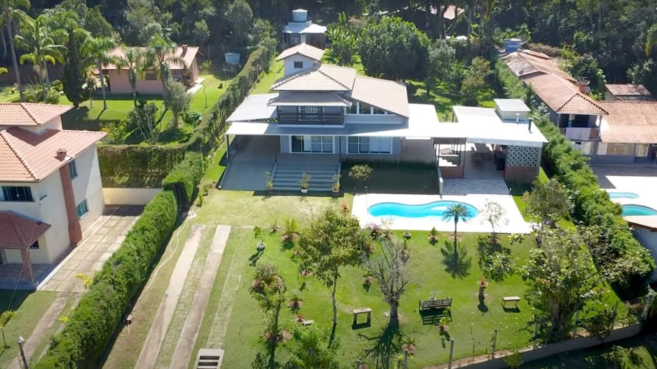 Mansão dos Sonhos em Ibiúna-SP: 4 Dormitórios, Piscina e Espaço Gourmet!