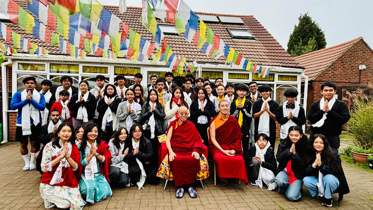 Kyabje Khenchen Pema Sherab Rinpoche Giving Blessing to Youth Group at BGRUK 🇬🇧 🙏🙏🙏🙏🙏