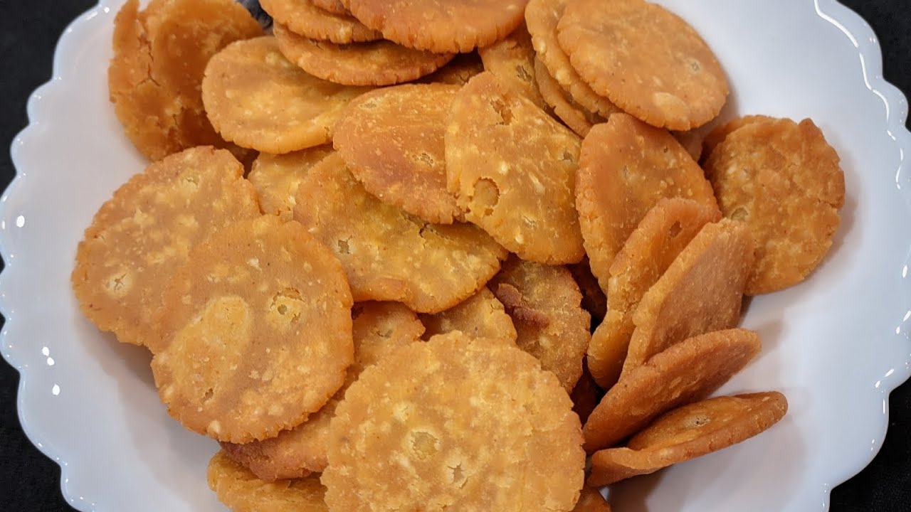 ರಜೆಯಲ್ಲಿರುವ ಮಕ್ಕಳಿಗಾಗಿ ಮಿನಿ ನಿಪ್ಪಟ್ಟು ರೆಸಿಪಿ |mini nippat snack for children during summer holidays